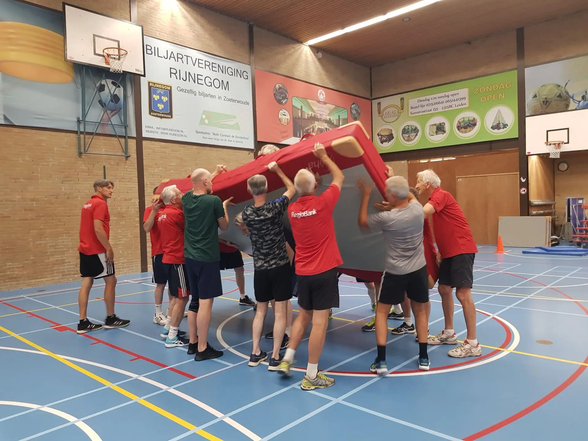 Samenwerken! Wie durft op de mat te liggen?